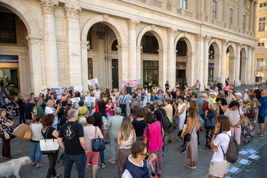 Genova, piazza De Ferrari - manifestazione contro la caccia con 