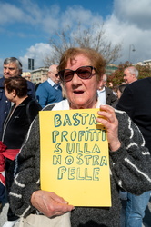 Genova, manifestazione da Pra a Pegli per dire no alla fabbrica 