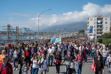 Genova, manifestazione da Pra a Pegli per dire no alla fabbrica 