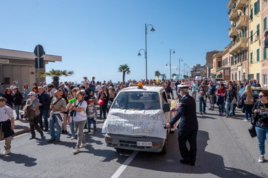 Genova, manifestazione da Pra a Pegli per dire no alla fabbrica 