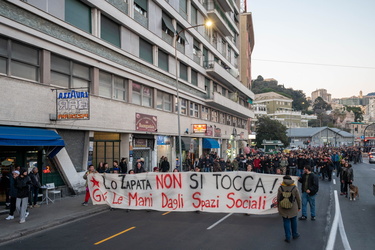 Genova, manifestazione contro lo sgombero del centro sociale Zap