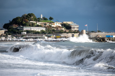 Genova, mareggiata e forte vento