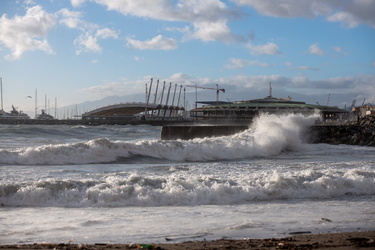 Genova, mareggiata e forte vento