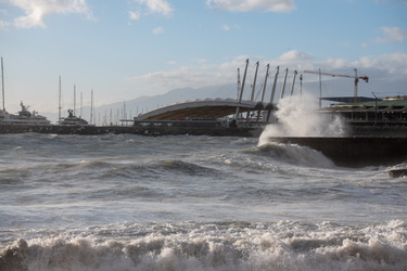 Genova, mareggiata e forte vento