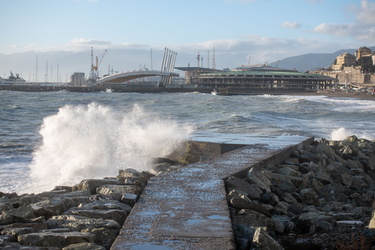 Genova, mareggiata e forte vento