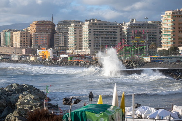 Genova, mareggiata e forte vento