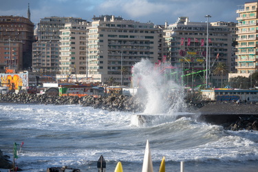 Genova, mareggiata e forte vento