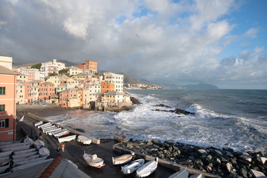 Genova, mareggiata e forte vento