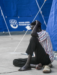 migranti Voltri 19092023-24