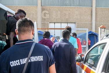 migranti Voltri 19092023-33