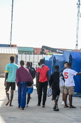 migranti Voltri 19092023-41