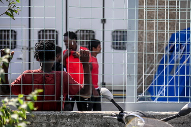migranti Voltri 19092023-45