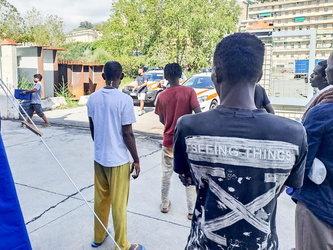 migranti Voltri 19092023-52