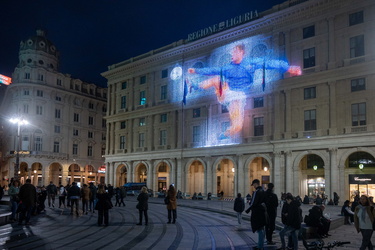 Genova, piazza De Ferrari - omaggio a Gianluca Vialli nel giorno