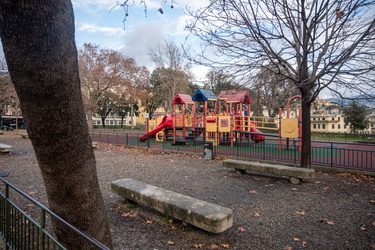 Genova, parco Acquasola - aperto, ma chiusi il bar e la giostra