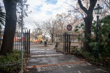 Genova, parco Acquasola - aperto, ma chiusi il bar e la giostra