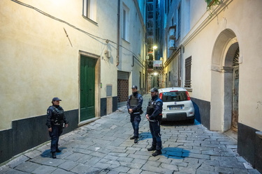 Genova, centro storico - pattuglia polizia locale