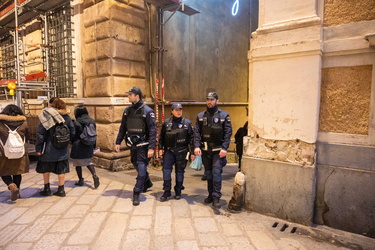 Genova, centro storico - pattuglia polizia locale