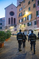 Genova, centro storico - pattuglia polizia locale