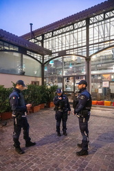 Genova, centro storico - pattuglia polizia locale