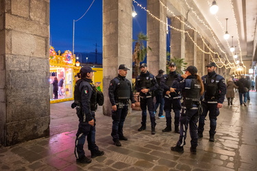 Genova, centro storico - pattuglia polizia locale