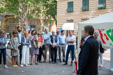 Genova, piazza Savonarola - presidio partito democratico contro 