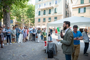 Genova, piazza Savonarola - presidio partito democratico contro 