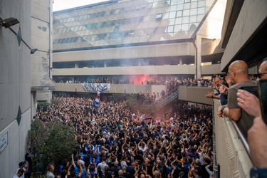 Genova, corte lambruschini - protesta tifosi sampdoria