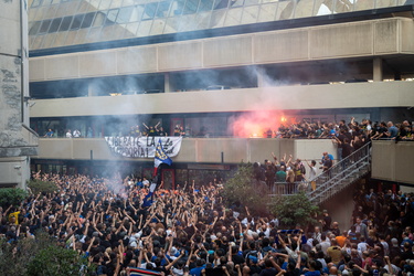 Genova, corte lambruschini - protesta tifosi sampdoria