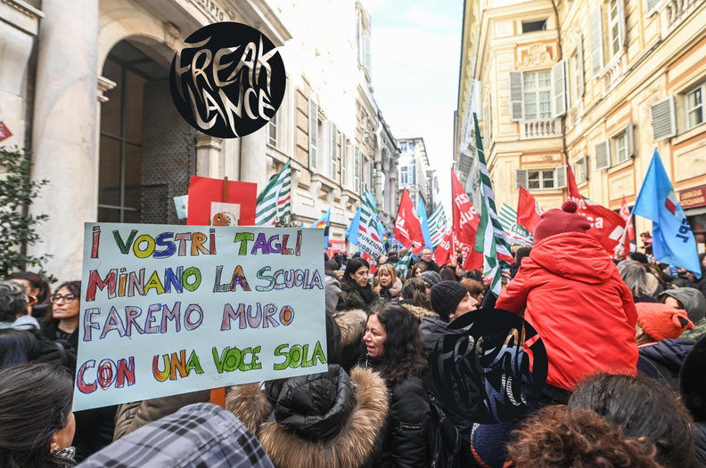 protesta_tagli_scuola_consiglio_comunale_28022023-15.jpg