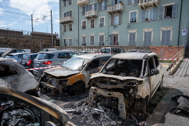 Genova, Cornigliano - via San Giovanni D'Acri - quattro automobi