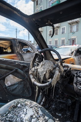 Genova, Cornigliano - via San Giovanni D'Acri - quattro automobi