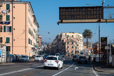 Genova, pannelli luminosi traffico veicoli inquinanti