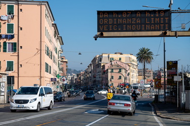 Genova, pannelli luminosi traffico veicoli inquinanti