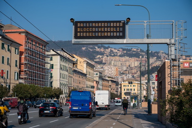 Genova, pannelli luminosi traffico veicoli inquinanti