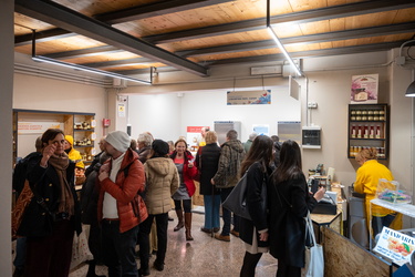 Genova, via del Campo - apertura nuovo mercatino coperto di Cold