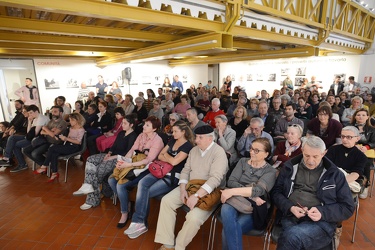 Genova, palazzo ducale, storia in piazza