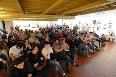 Genova, palazzo ducale, storia in piazza