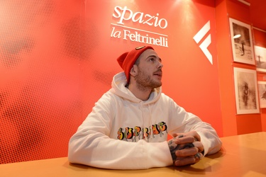Genova, Feltrinelli - rapper Gemitaiz firma copie nuovo album no