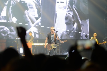 Genova, palasport fiumara - il concerto di Luciano Ligabue