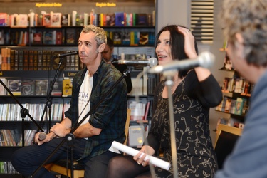 Genova, libreria Feltrinelli - Paolo Kessisoglu presenta canzone