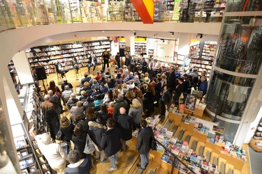 Genova, libreria Feltrinelli - Paolo Kessisoglu presenta canzone