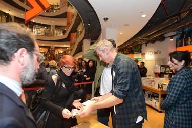 Genova, libreria Feltrinelli - Paolo Kessisoglu presenta canzone