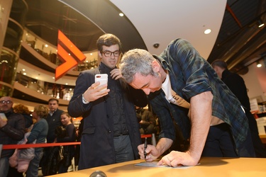 Genova, libreria Feltrinelli - Paolo Kessisoglu presenta canzone