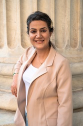 Genova, cantante iraniana Sahar Ajdamsani