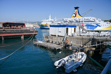 Genova, porto, riparazioni navali - stazione ricerca CNR