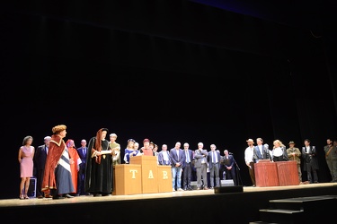 Genova - teatro Corte, spettacolo con sindaci e politici