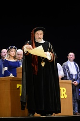 Genova - teatro Corte, spettacolo con sindaci e politici