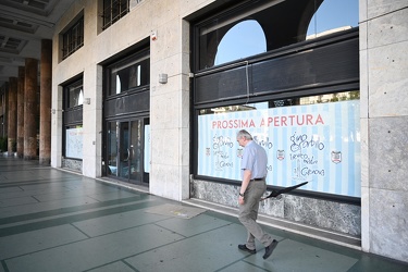 Genova, piazza della Vittoria - prossima apertura pizzeria napol