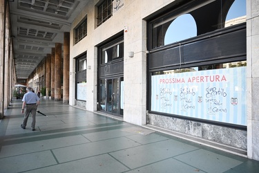 Genova, piazza della Vittoria - prossima apertura pizzeria napol